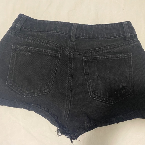 Black Short Jeans - Picture 2 of 3